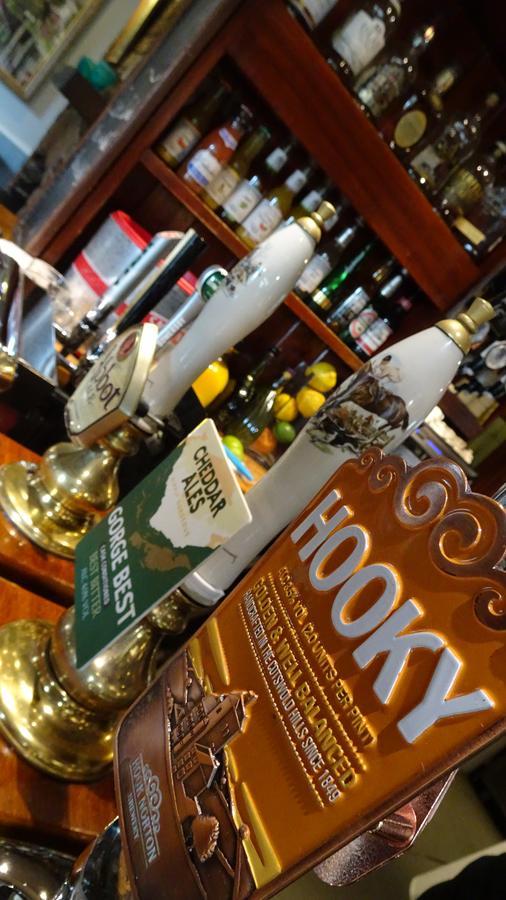 The Furze Bush Inn Newbury  Dış mekan fotoğraf
